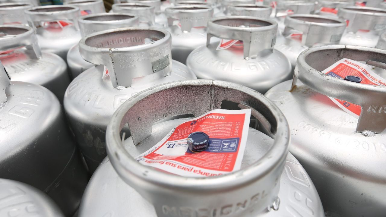 FBCF8311-810E-4C27-B362-D1E5628B806B