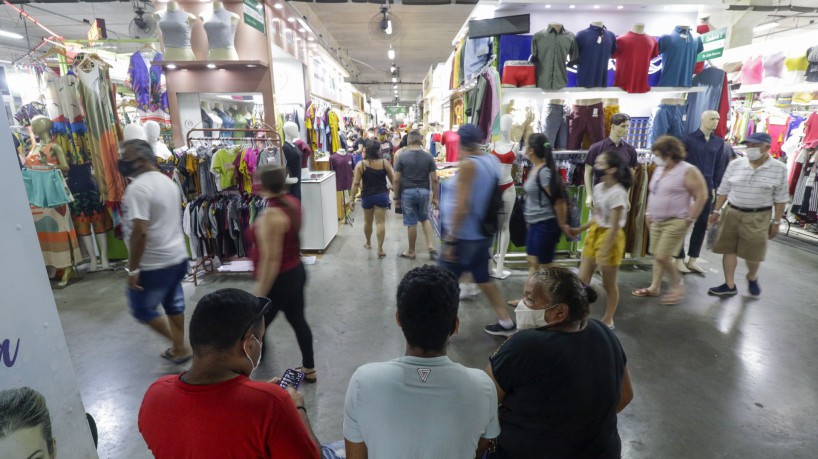 1_movimentacao_de_natal_no_comercio_26-17750189