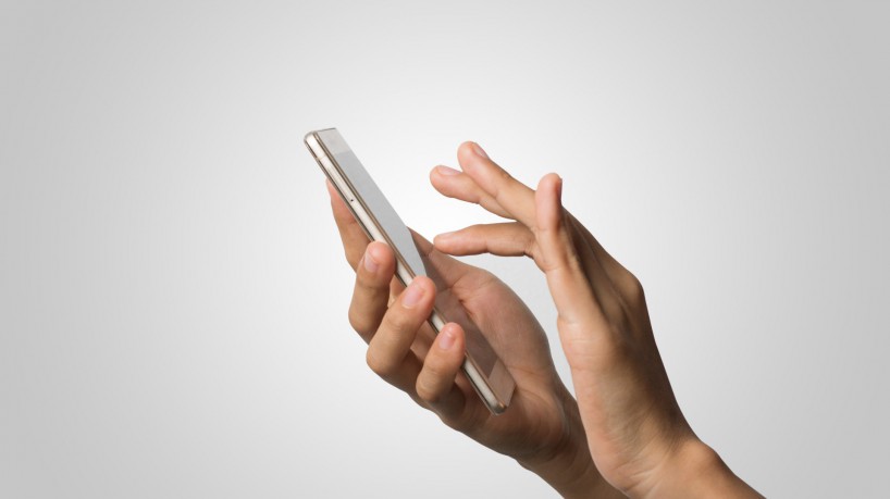1_woman_hand_holding_smart_phone_blank_screen_copy_space_hand_holding_smartphone_isolated_white_background-17857148