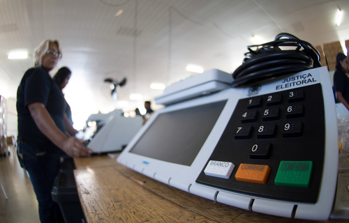 TRE-DF lacra urnas para votação no exterior