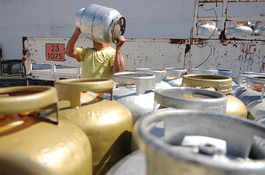 Programa-Gas-para-os-Brasileiros-oferecera-vale-gas-de-cozinha-para-familias