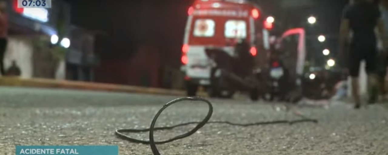 Mulher-morre-apos-se-enroscar-em-fio-de-telefonia-caido-na-via