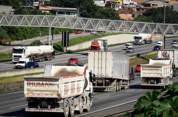 CAMINHONEIROS MOBILIZAM NOVA PARALIZAÇÃO