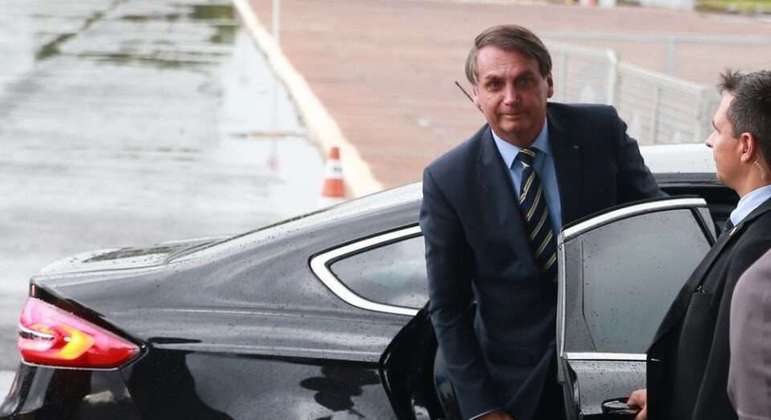 bolsonaro-saindo-de-carro-21072022091445656