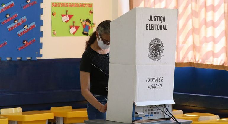 cabine-de-votacao-urna-eletronica-secao-eleitoral-15072022200117557