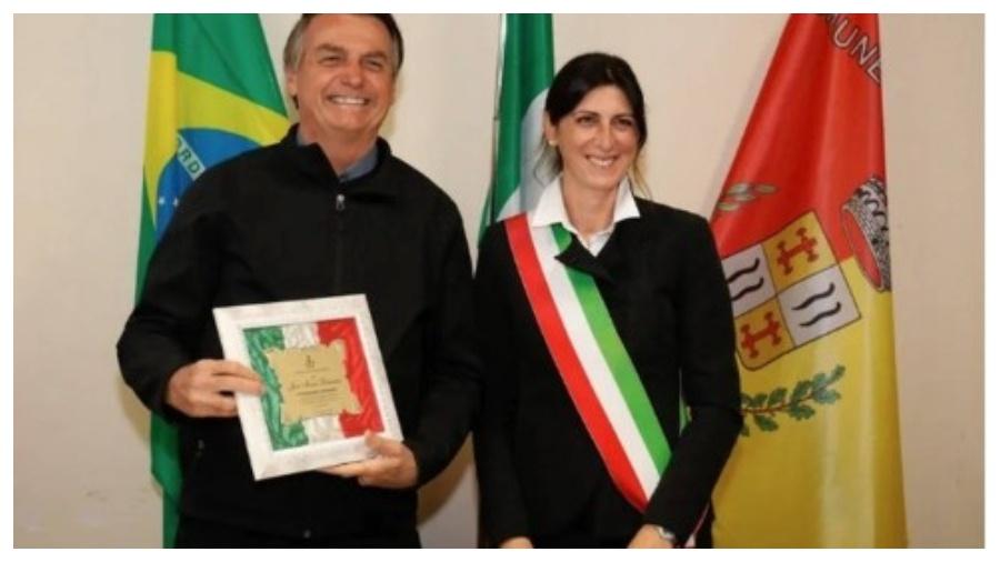 jair-bolsonaro-ao-lado-da-prefeita-alessandra-buono-de-anguillara-regiao-de-veneto-na-italia-1673521429775_v2_900x506