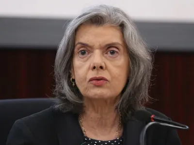 carmen-lucia-envia-processos-contra-bolsonaro-para-a-1a-instancia-135646_400x300