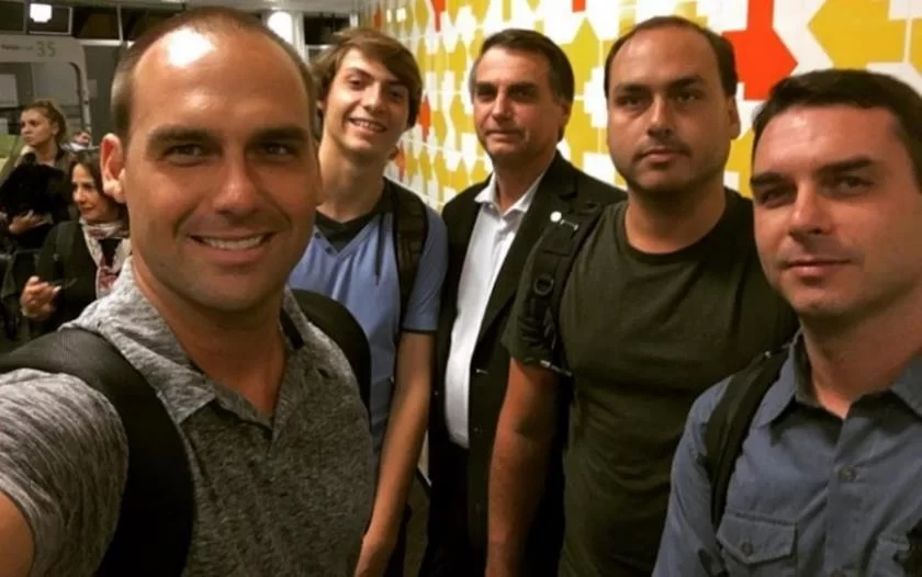 bolsonaro-e-filhos1.jpg