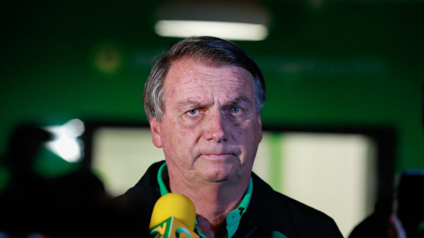 JairBolsonaro-Aeroporto-TSE-Ineligibilidade-entrevista-30jun2023