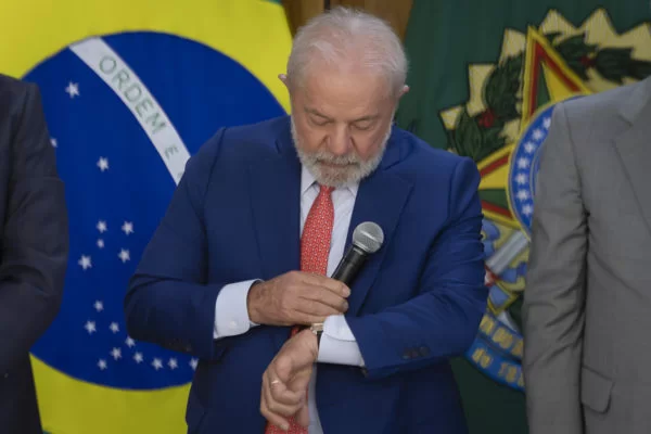 Lula-relogio-600x400.jpg