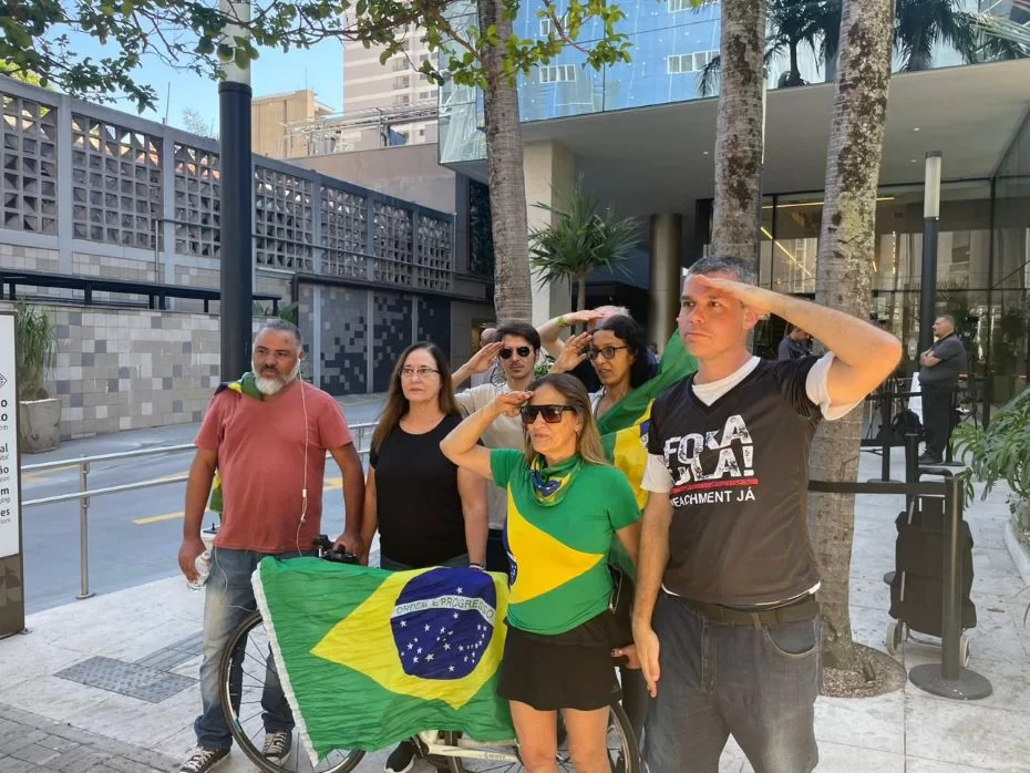 apoiadores-bolsonaro-hospital.jpg