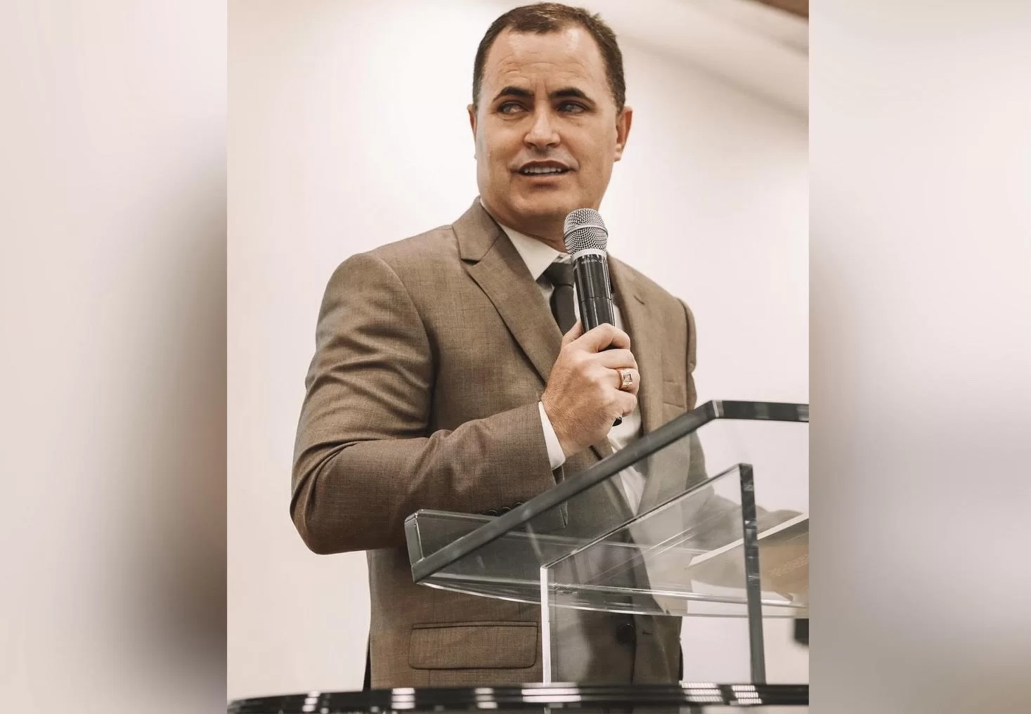pastor-osorio-jose-lopes-goianesia-estelionato-goias-03.jpg