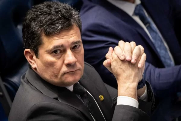 Senador-Sergio-Moro-no-PlenaCC81rio-do-senado-federal-MetroCC81poles7-600x400.jpeg