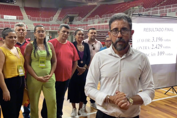 1_sindicato_professores_estaduais_ceara_apeoc_reajuste_proposta_negociacao_governo_assembleia_votacao-26552313