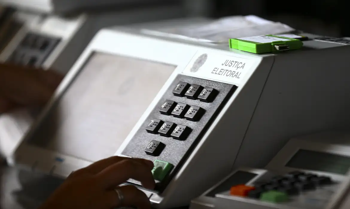 lacracao-urnas-eletronicas_mcamgo_abr_210920221818-11-1