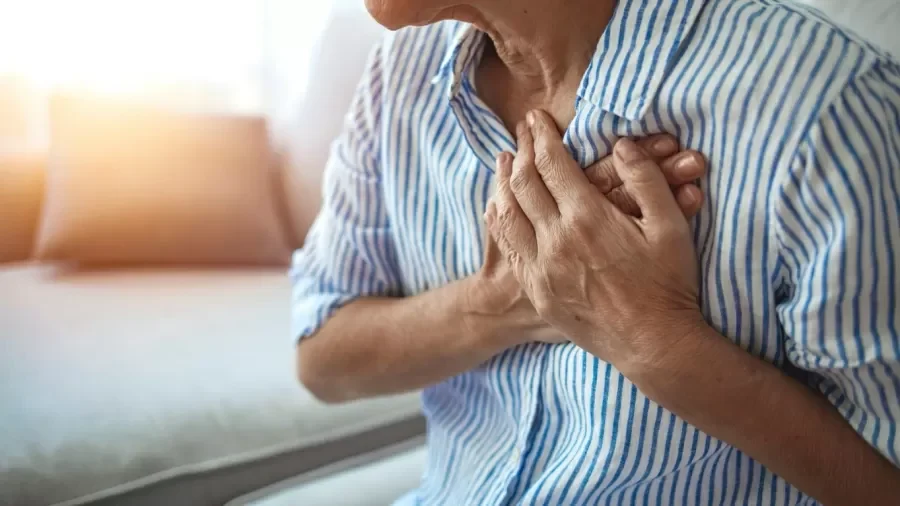 dor-no-peito-coracao-infarto-doenca-cardiaca-cardiovascular-1699982666315_v2_900x506.jpg