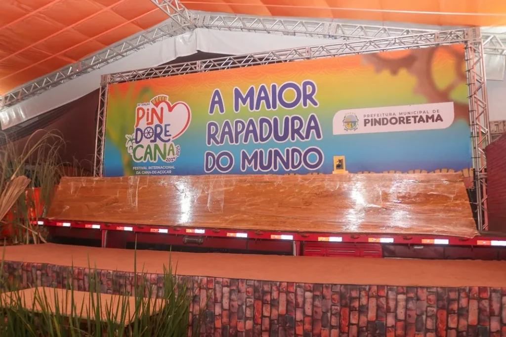 pindoretama-bate-novo-recorde-mundial-com-uma-rapadura-de-18-toneladas-e-reforca-sua-tradicao-na.jpg