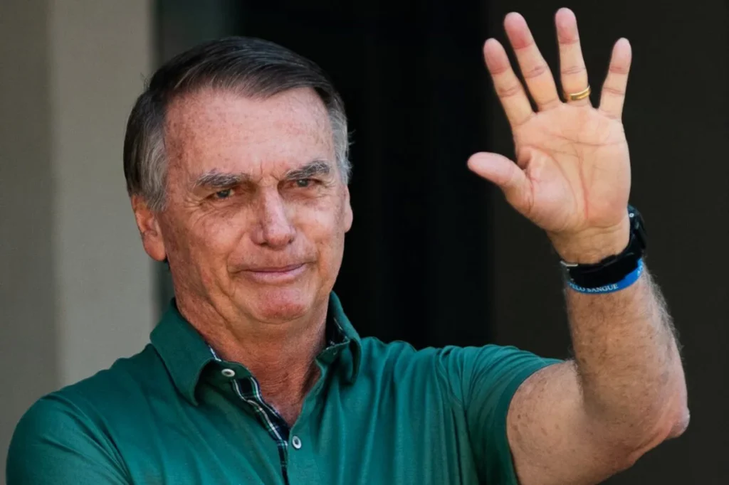 Em-prisao-domiciliar-o-ex-presidente-Jair-Bolsonaro-cumpre-medida-restritiva-em-sua-residencia-em-Brasilia-Metropoles-10-e1763821610791.jpg