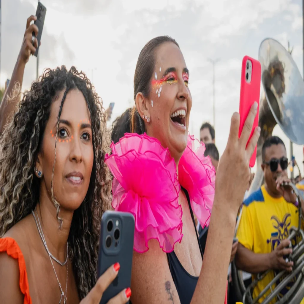 Como proteger o celular no Carnaval? Saiba recursos para evitar golpes ...