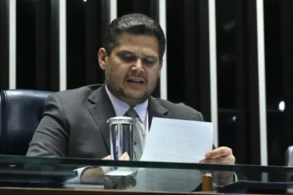 DAVI-ALCOLUMBRE-PLENARIO-04-03-26.jpg