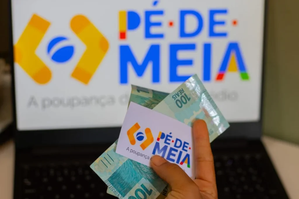 Pe-de-Meia-Licenciatura-ja-esta-disponivel-e-pode-pagar-cerca-de-R-48-MIL-para-cada-beneficiario-scaled-1-1140x760.jpg