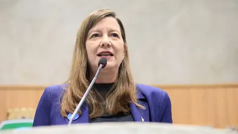 Lia%20Gomes%20na%20Assembleia.