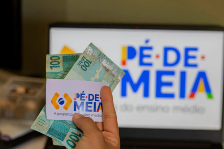 Governo-anuncia-novo-AUXILIO-para-estudantes-brasileiros-nao-e-o-Pe-de-Meia-1024x683-1