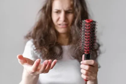 femea-com-cabelo-emaranhado.jpg