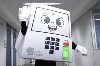 mascote-tse-pilili-urna-eletronica-eleicoes-2026-antonio-augusto-stf-6-mai-2026.jpg