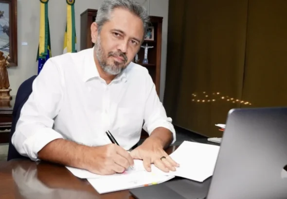mais-de-7-mil-professores-do-ceara-terao-promocao-paga-em-junho-diz-elmano