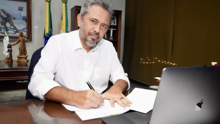 mais-de-7-mil-professores-do-ceara-terao-promocao-paga-em-junho-diz-elmano