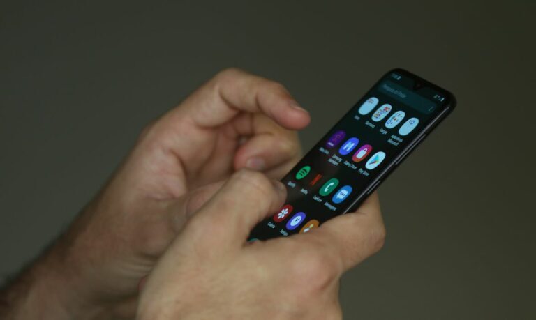 uso_de_smartphone_e_celular050720211243-768x459-1