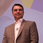 Flávio Bolsonaro se reúne com bancada do PL eleita em Brasília